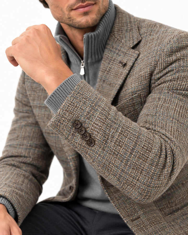 CC Collection Corneliani herreblazer flerfarvet, ærmedetalje med knapper på model