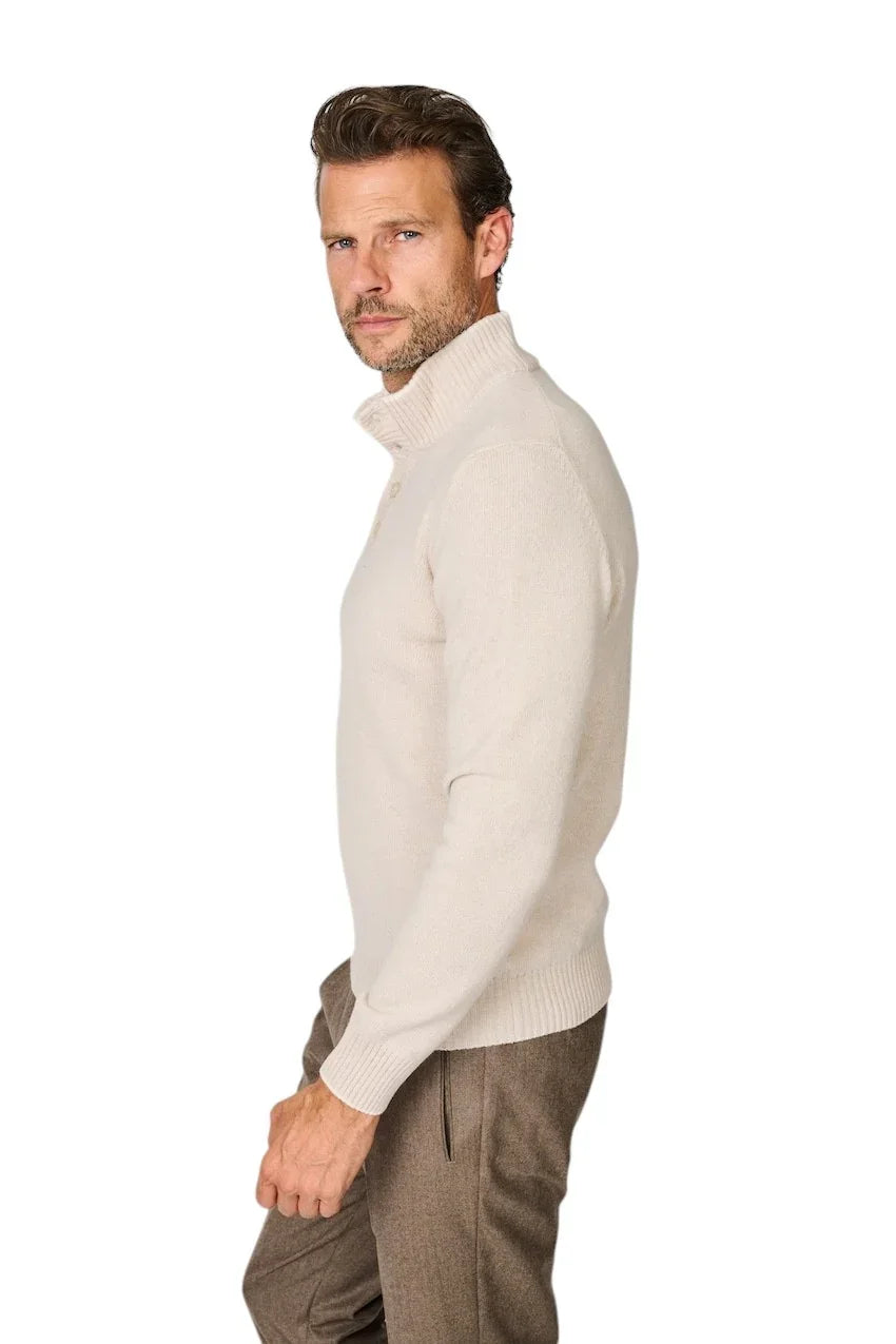 Heren beige coltrui van hoge kwaliteit met bruine herenbroek